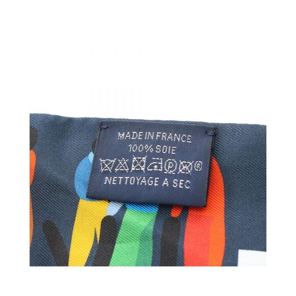 Pre Loved Hermes Luxurious Figures Libres Silk Scarf - Picture 3 of 5
